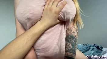 Casal esse safado assiste porno e fazem uma boa foda gostosa