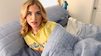 Putona essa loira peituda milf dá show na foda com pauzudão