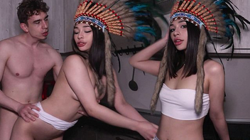 Ninfeta vestida de índia filmando o sexo grátis gozando na caceta