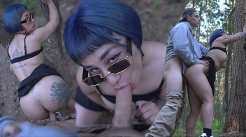 Garota de programa aceitando dinheiro para dá a buceta no meio da floresta