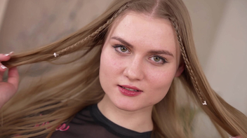 Pau grande fodendo bunda branca redondinha da ninfetinha loira greluda