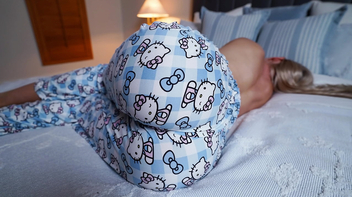 A putona madrasta acordando com pica dentro de seu bucetão