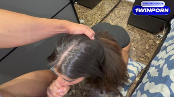 Fodendo a enteada nerd cuzuda até gozar gostoso nos peitos naturais dela