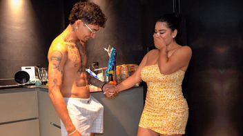 Empregada chamando patrãozinho para comer sua buceta latina