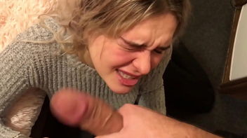 Submissa loirinha devassa tomando café e saindo toda gozada na putaria