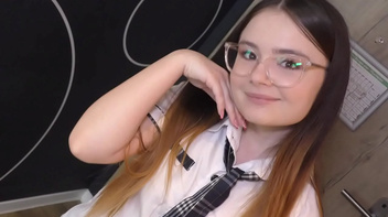 Novinha aluna fodendo com seu safado professor na sala de aula