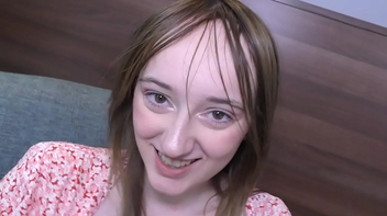 Novinha branquinha de vestido sexy provando cacetão preto com gosto