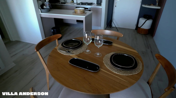 Descarregando piroca grande grossa na boca da puta de óculos com muita rolada