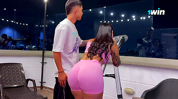 Colombiana novinha em vidio sexo gozando na pica do cross fiteiro