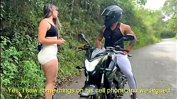 Porno latina fodendo com macho motoqueiro