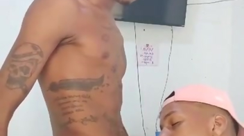 Primo safado pagando um boquete