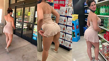 Hotwife de vestidinho curto mostrando tudo no supermercado