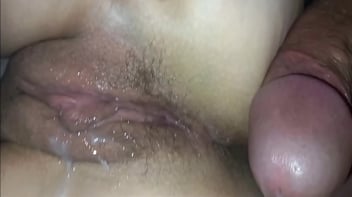 Xvideos sexo – Fodendo xoxotão rachado da puta com leite