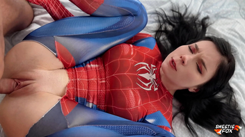 Vídeos amadores em compilado com gata cosplay se exibindo e fodendo gostoso