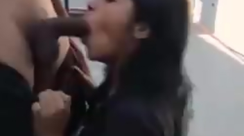 Espiando a safada trocar de roupa e caindo matando na pirocada