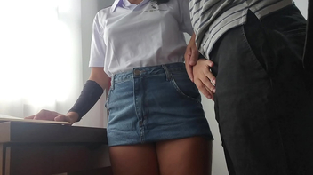 Safada com seu amigo te dando aula de sexo amador gostoso