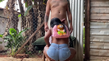 Preta essa novinha linda faz gulosa e dá o belo cuzinho apertado